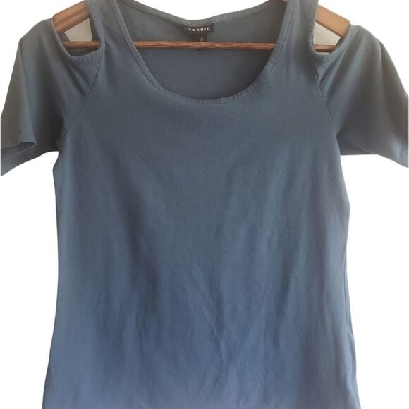 TORRID Blue Gray Cold Shoulder Top - Picture 1 of 4